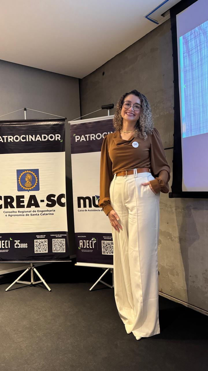 Engenheira Civil Jennifer Munique Xavier em evento do CREA-SC